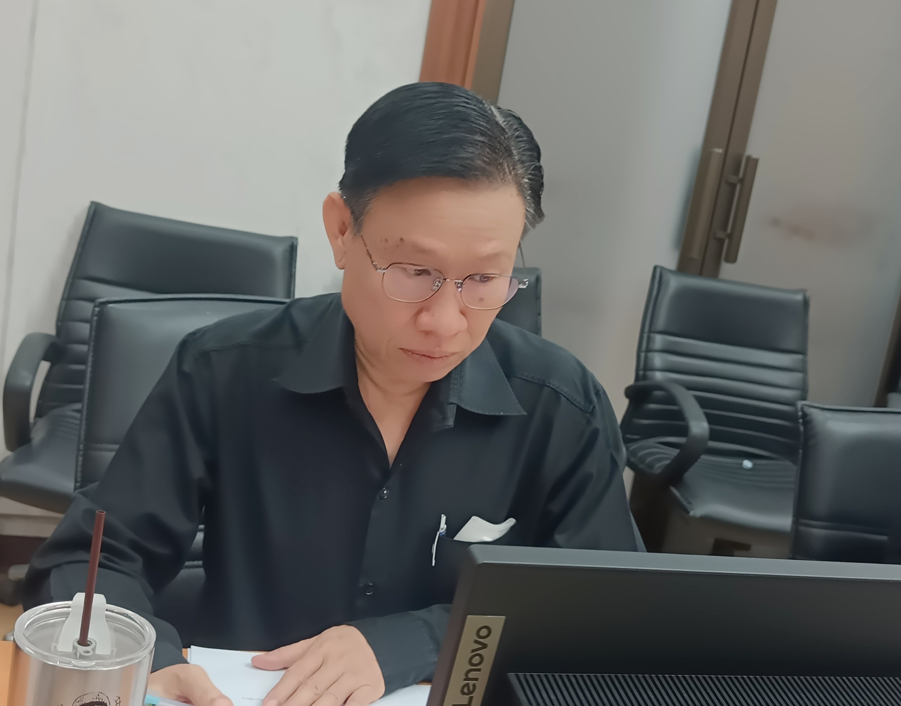 title -  ประชุมย่อยคณะทำงานฝ่ายติดตามประเมินผลการจัดงาน คณะทำงานที่ 7 การจัดงานวันคล้ายวันสถาปนาสำนักงานการปฏิรูปที่ดินเพื่อเกษตรกรรม (ส.ป.ก.) ครบรอบ 51 ปี พร้อมประชุมผ่านสื่ออิเล็กทรอนิกส์ (ผ่านระบบออนไลน์ Zoom Meeting)